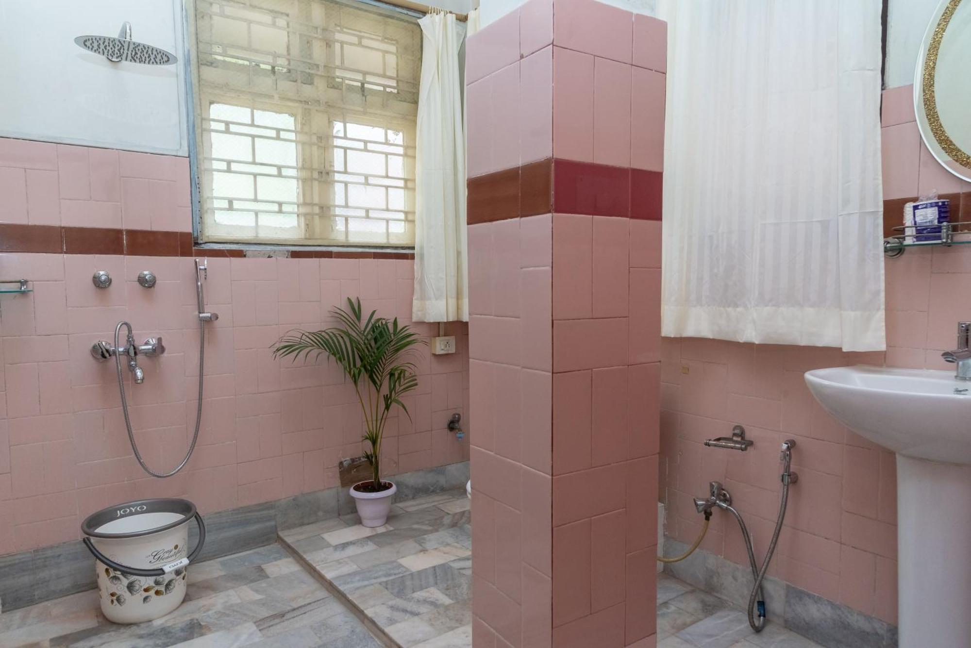 The Urban Grandeur 1 Bed & Breakfast กูวาฮาติ ภายนอก รูปภาพ